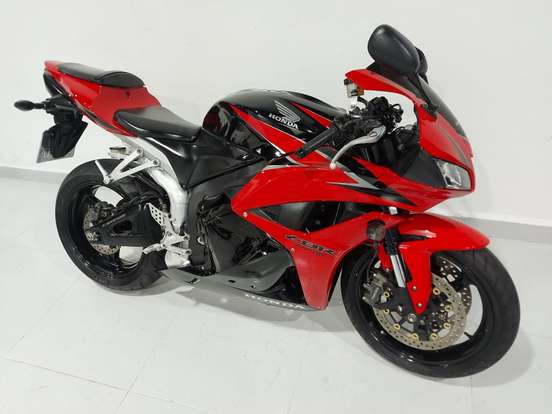 LOTE 005 - HONDA CBR 600RR 2010